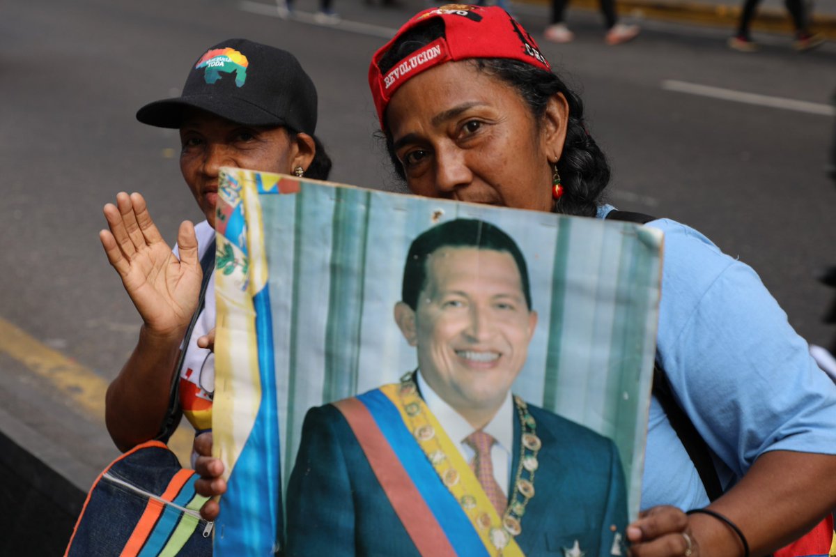 #1DeMayo El pueblo venezolano salió a las calles para conmemorar el Día Internacional del Trabajador y la Trabajadora, en apoyo a las reivindicaciones que en Revolución han visibilizado a la clase obrera de la Patria. Los hombres y mujeres trabajadores reiteran su compromiso con…