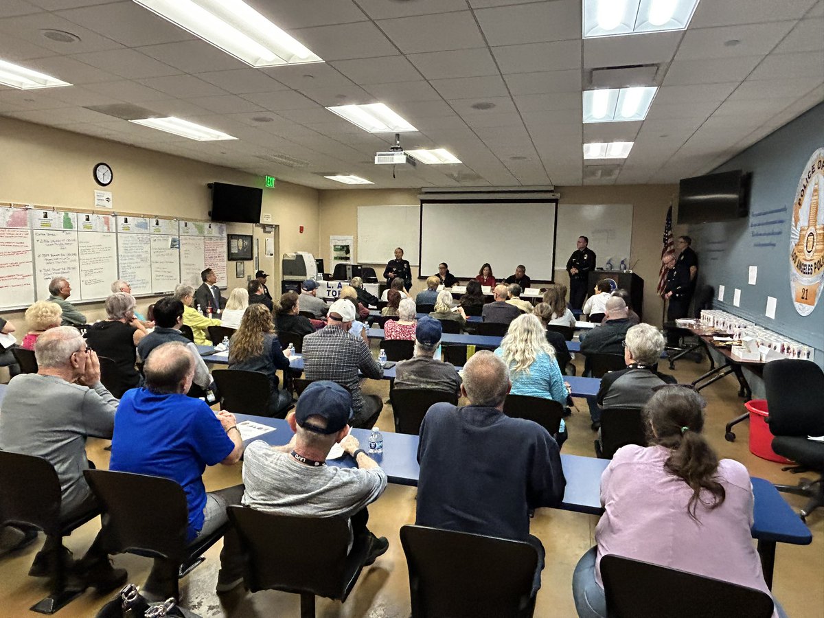 Deputy Chief Ruby Flores at this evening's Topanga Area CPAB Monthly Meeting. A full house -advisory group partnership to discuss crime and quality of life issues. #lapd @LAPDTopanga @LAPDRuby
