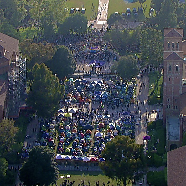 BREAKING: More than a thousand pro-Palestinian protestors have shown up in the last hour @UCLA to defend the fortified encampment just as police have declared an unlawful assembly and ordered everybody to disperse…