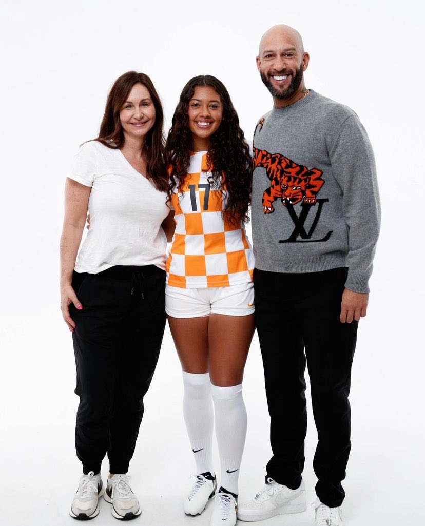 USMNT legend Tim Howard’s daughter Ali Howard has committed to play college soccer.

Ali, unlike her old man, will be a striker for the University of Tennessee 🟠

She was only seven when Howard put in a masterclass performance against Belgium in the 2014 World Cup. Feel old yet?