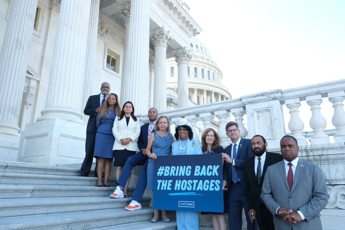 On the start of American Jewish Heritage month, I stood with my colleagues wearing blue to #BringBackTheHostages. The Jewish community is concerned about the hostages and it’s time we #BringThemHome!