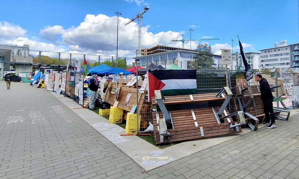 PHOTOS: “You are now entering liberated zone.” Pro-#Palestinian protesters create walled encampment outside @UBC Student Union Building. @GlobalBC @CKNW