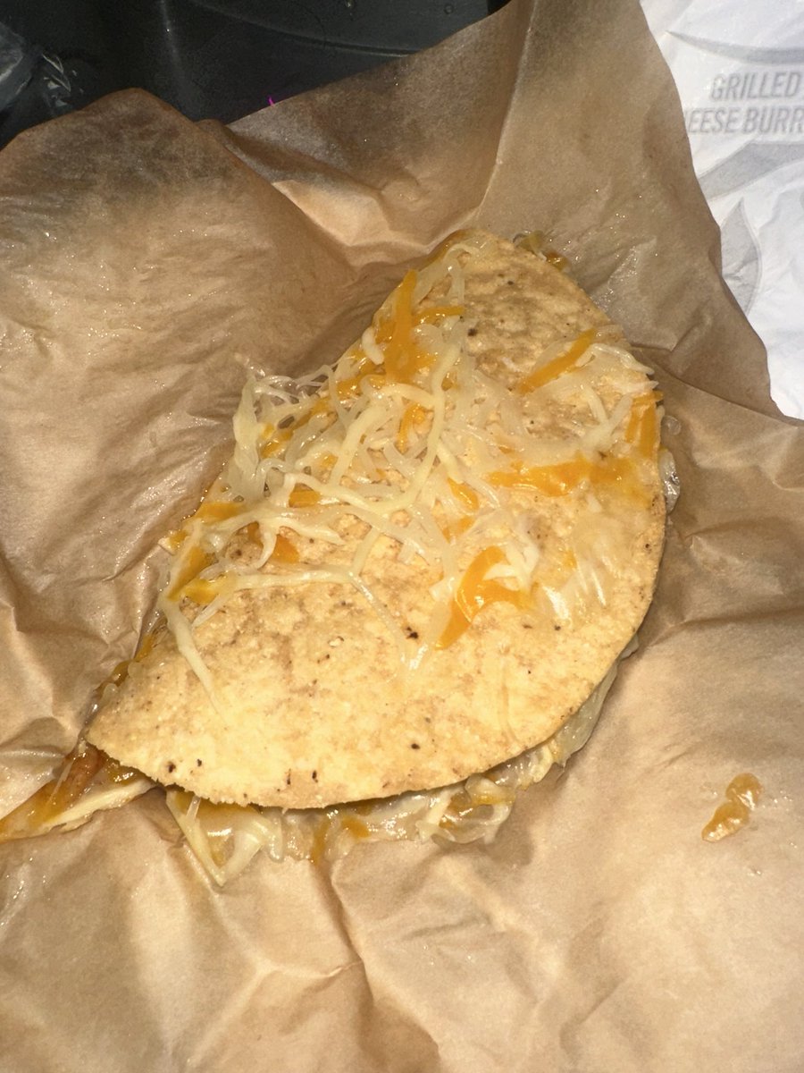 This is the new @tacobell Cantina Crispy Chicken Taco…. I put pants on for this!?SMDH