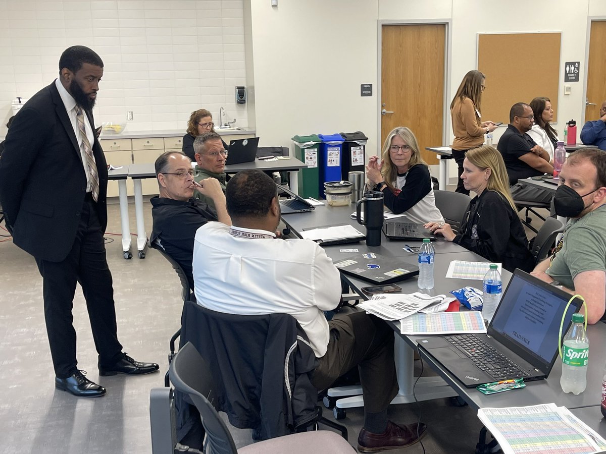 Our high school crew met at LBJ to continue the learning with MTSS systems. They engaged in thoughtful dialogue and meaningful learning through high leverage strategies. Thank you @manor_kori, @ToronWooldridge, & @GRodriguez_EDU!