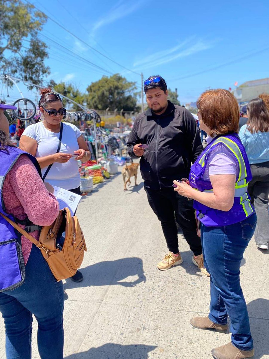 Cuando visito a los comerciantes de los mercados, me llevo peticiones y compromisos; pero también el cariño y el apoyo de la gente trabajadora de #Rosarito. <a href="/PESNacionalMX/">Partido Encuentro Solidario</a> <a href="/Baja_Mex/">Desde la Baja</a> <a href="/alexaco87120098/">alex acosta</a> <a href="/Angelgc77/">Angel Gómez</a> #VotaPes #EnaMorados
