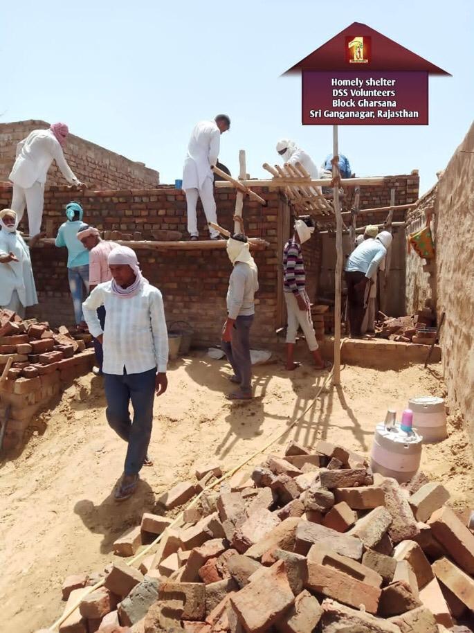 Due to financial problems, many are unable to afford roof for their families. Baba Ram Rahim ji come with #HopeForHomeless by starting Aashiyana. According this initiative, Dera Sacha Sauda volunteers provide homes to the poor ones.