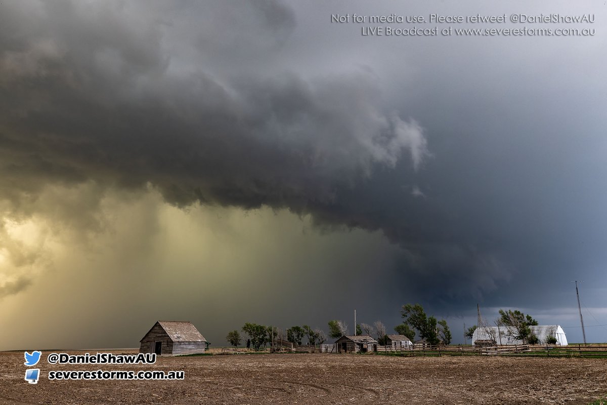 Incredible colours on this tornado warned storm near Gove, Kansas. @NWSDodgeCity #kswx Watch live as Patreon Supporter via: severestorms.com.au