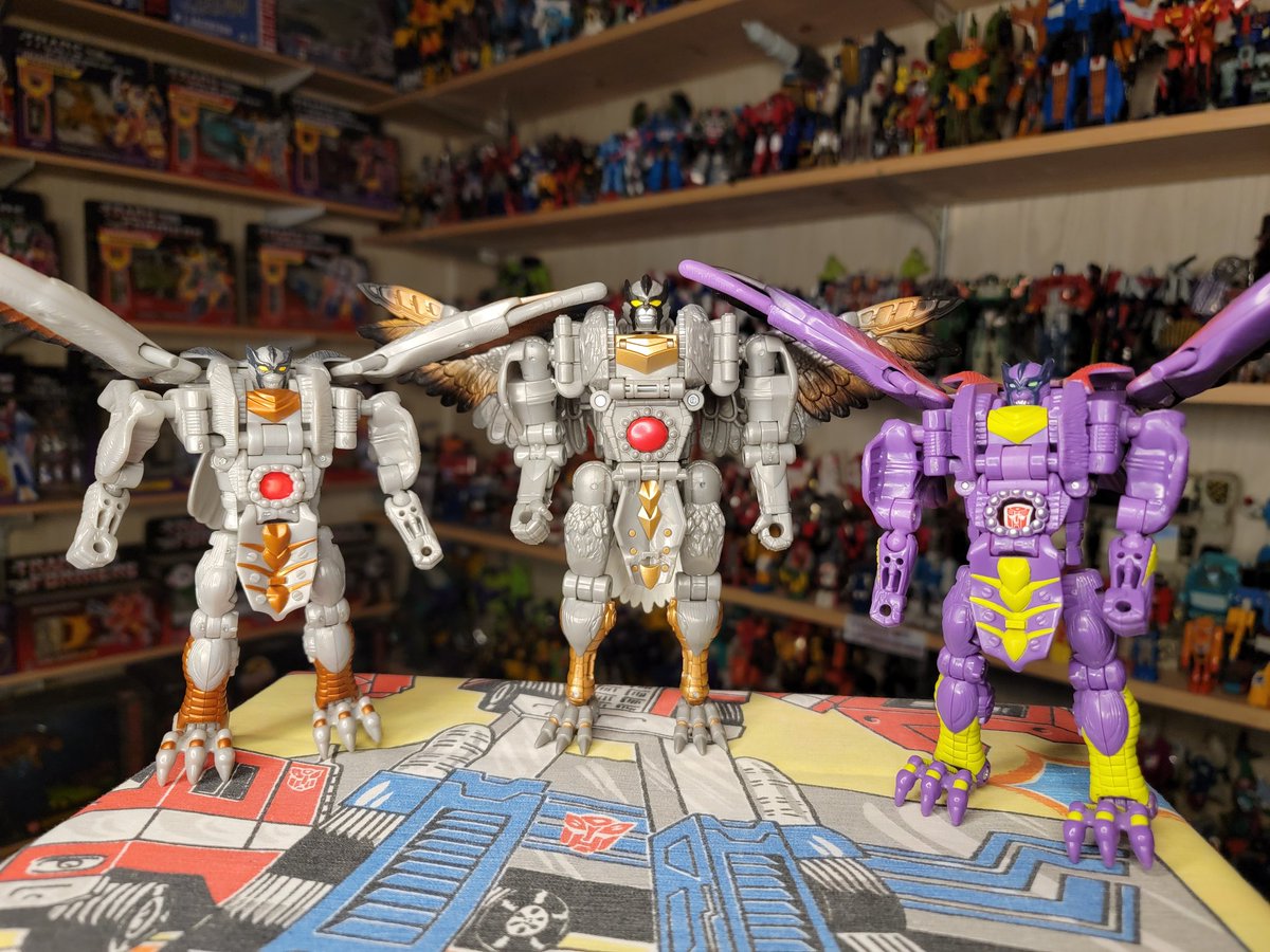 It's a bird... it's a wolf.. It's a Fuzor!!

📷: Silverbolt

#CracktasticPlastic #wingwednesday #transformers #beastwars #fuzor #Silverbolt #collectthemall #thrillofthehunt #toner

Listen & subscribe wherever you get your podcasts or connect with us at cracktasticplastic.com