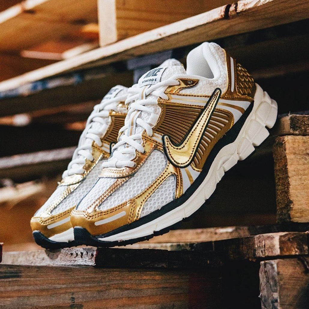 Sizes Added: Nike Zoom Vomero 5 (W) 'Metallic Gold' BUY HERE: bit.ly/4dlWXMm