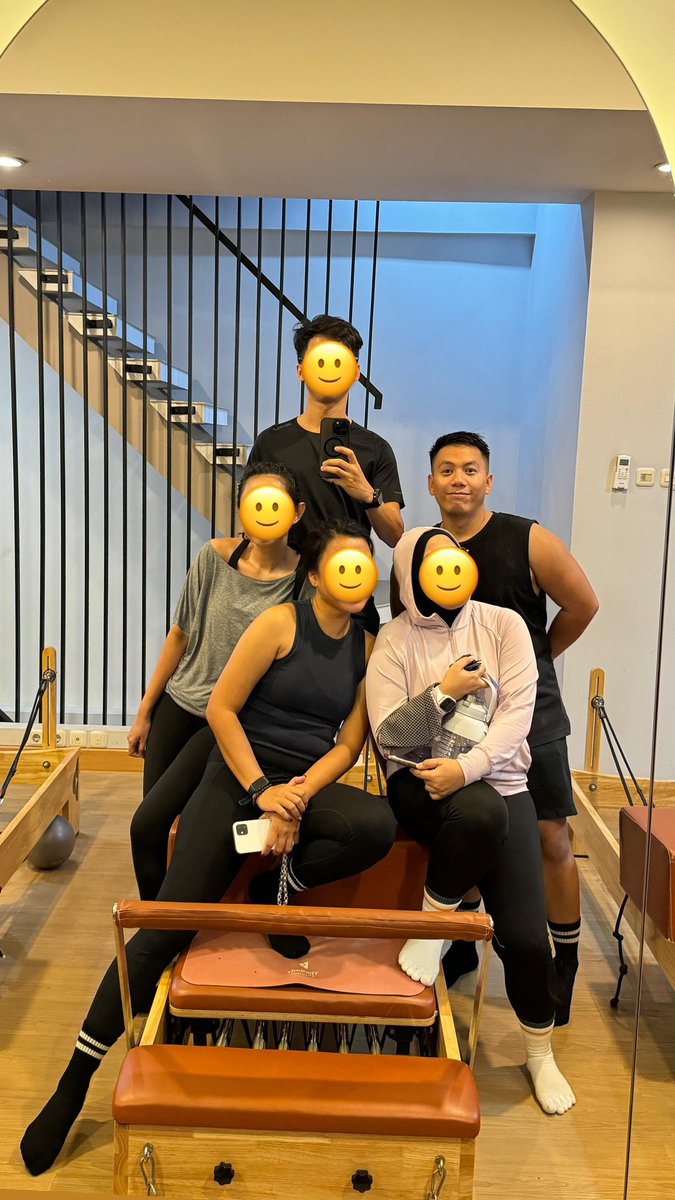heybayu's tweet photo. Sisa pilates semalam https://t.co/q6YjEaH8iR