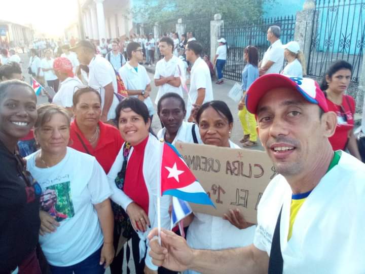 La FCMIJ a la vanguardia!!! Desfile por el Primero de Mayo, entre vítores, conga y mucha alegría. #FEUCuba #SentirPinero #PorUn26EnEl24