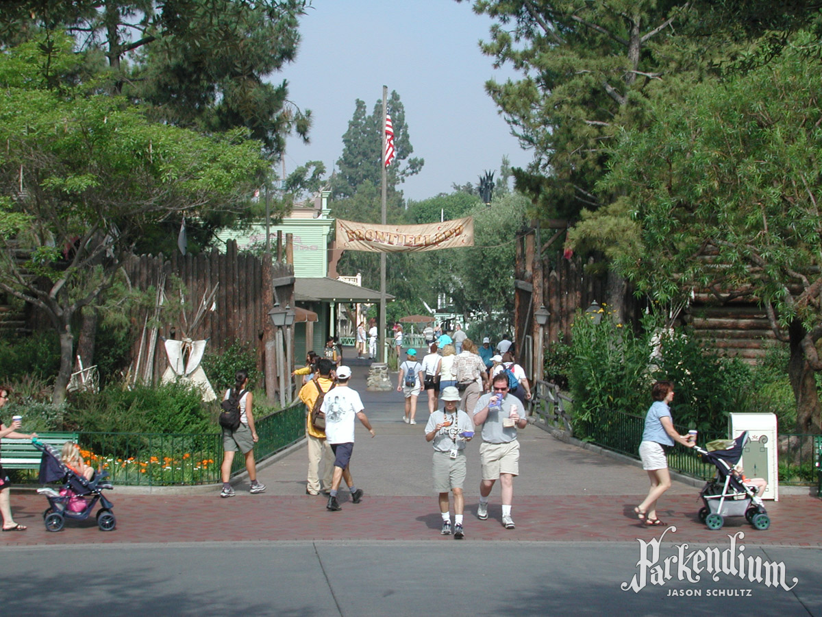 This 1960 photo of a Nature's Wonderland banner above the Frontierland entrance was posted to the Vintage Disneyland group on Facebook today.

It reminded me of when the Frontierland sign itself was temporarily replaced with a banner in 2000.