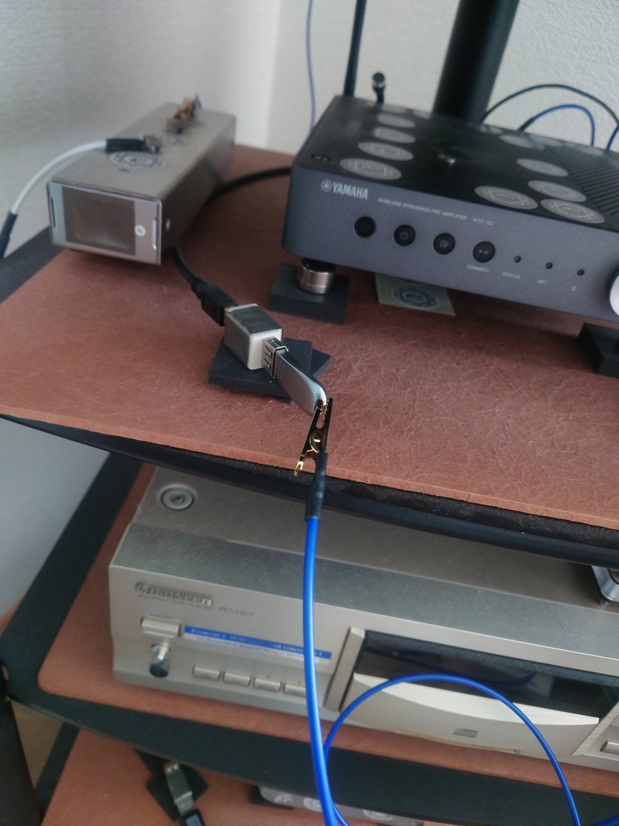 hidhidsan's tweet image. SNが良くなりダイナミック感が増したかな？ヘッドホンだけど、外に音が広がりましたね。
まさに、この青アースの音！
これ、ハイエンドにするとどうなるん？ワニグチないけど笑
#aet
#アースケーブル