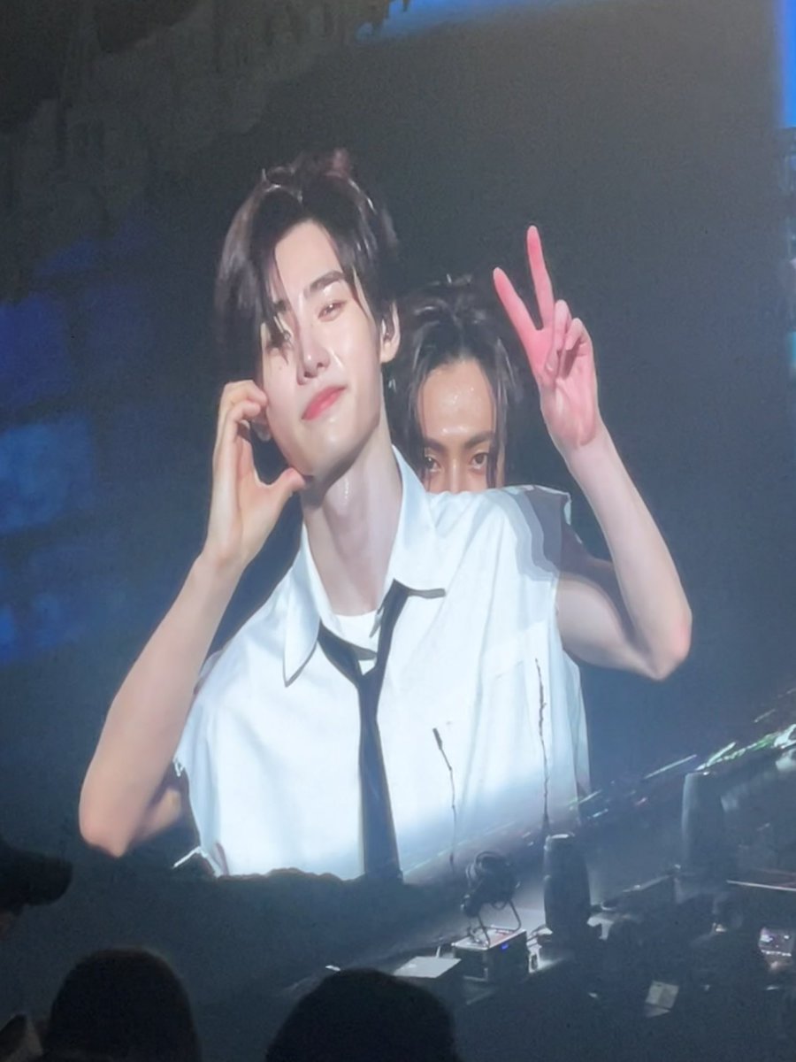 jayhoonsgf's tweet image. JAYHOON HEART CHEECK Y'ALL WHAT THE FUCK 😭

#ENHYPEN_JAY #JAY #엔하이픈_제이 #제이 #ジェイ
#ENHYPEN_FATE_PLUS_TOUR 
#FATE_PLUS_IN_ROSEMONT