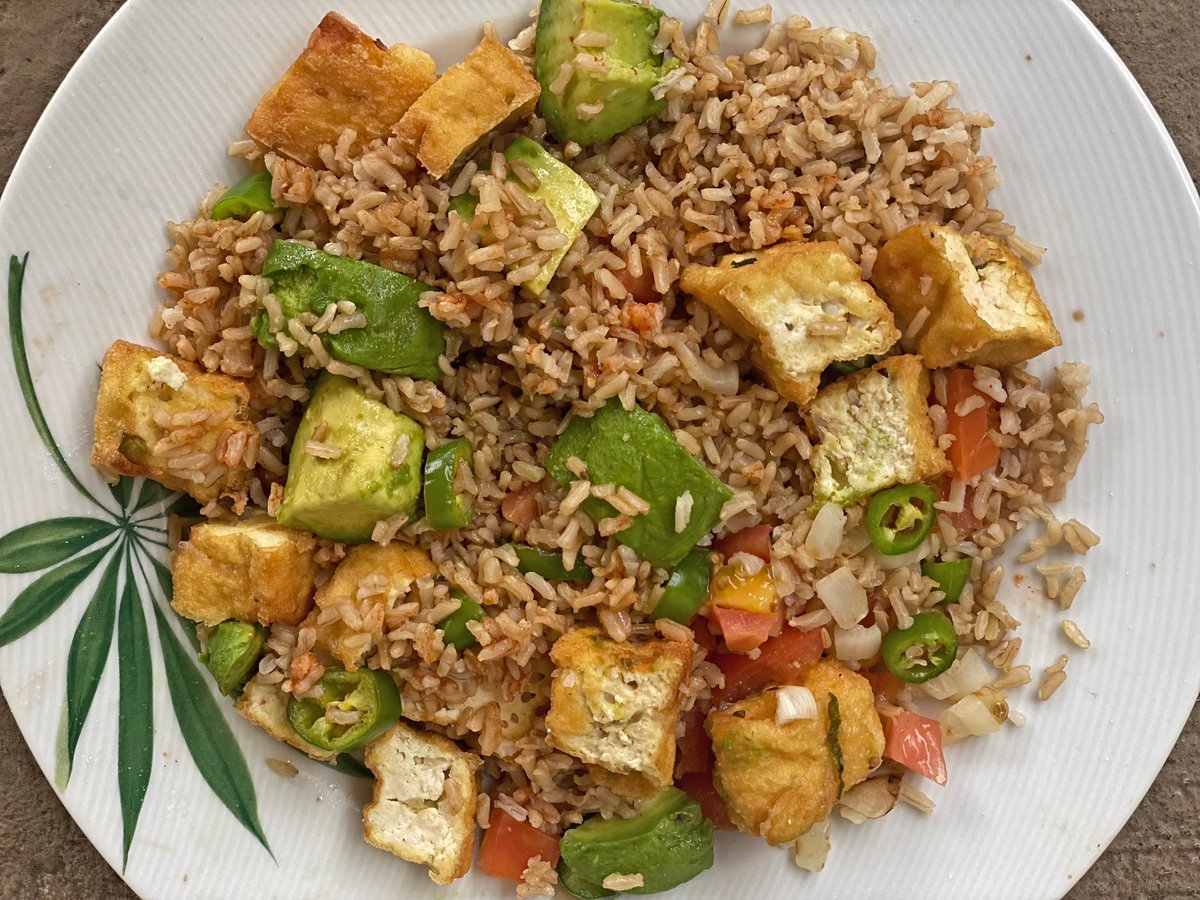 Vegan Bowl: Fried Green Onion Tofu, Avocado & Rice!
.
.
.
.
.
#veganbowl #tofu #friedtofu #rice
#avocado #avocadolover #vegan #veganfood #plantbased #veganism #veganfoodporn #veganfoodie #veganfortheanimals #portlandvegans #pdxvegans #vegetarian #healthyfood #vegandinner