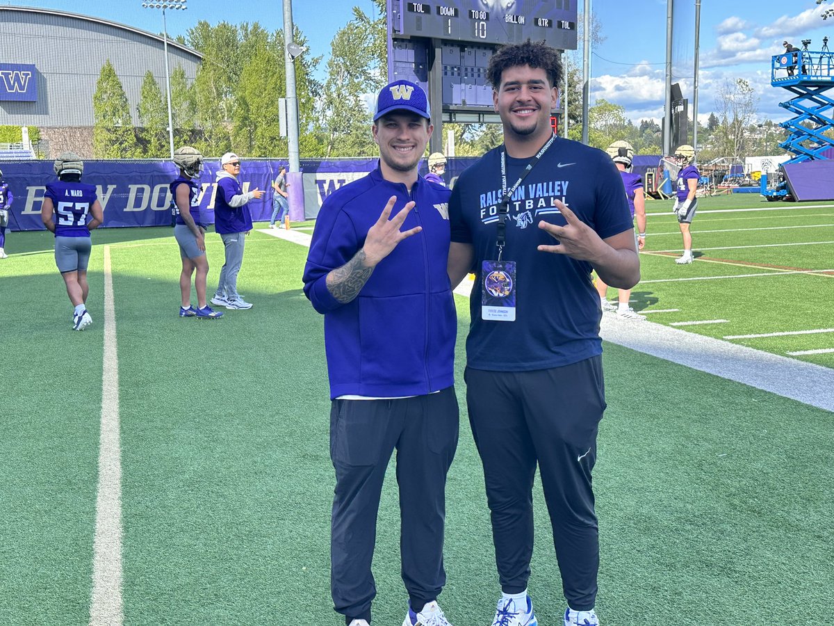 Found my new home!!!☔️I want to thank God for all of my many blessings and also @ErikHamburg  @CoachKaufusi @CoachJeddFisch  @mbactol34 @UW_Football for giving me this opportunity. #Bowdown #AllabouttheW #PurpleReign