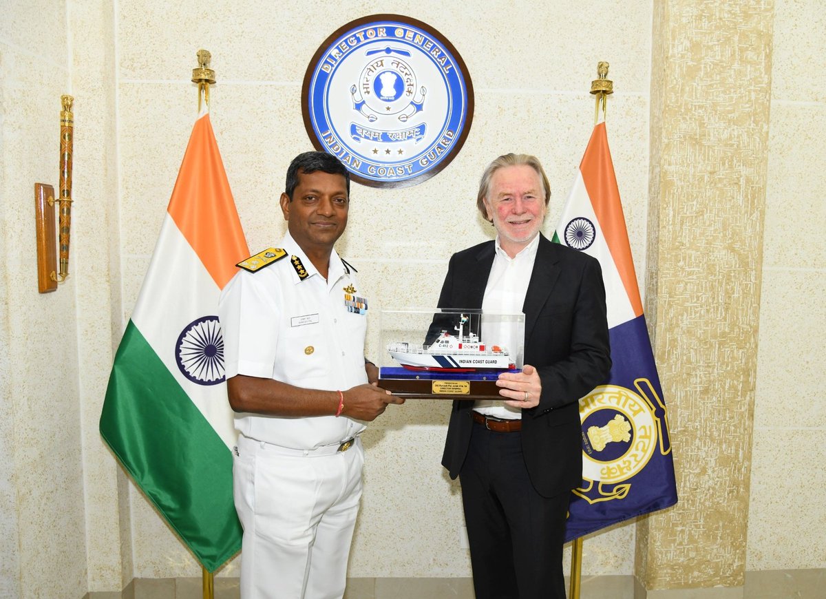 Great to meet Director General @IndiaCoastGuard Rakesh Pal to discuss potential 🇦🇺🇮🇳cooperation. Collaborative efforts b/w @AusBorderForce & @IndiaCoastGuard in the Indian Ocean can address shared challenges such as #maritime security, freedom of navigation & economic prosperity.
