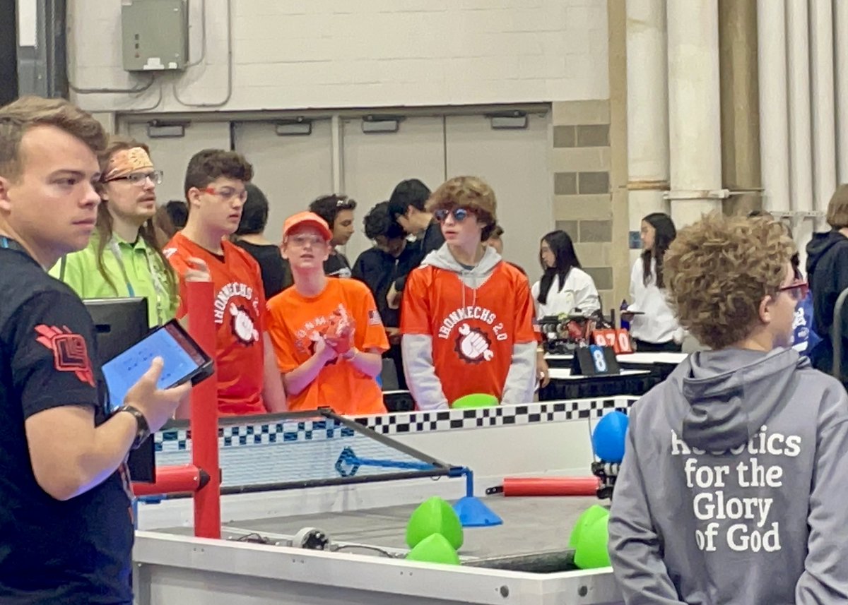 I got a chance to follow this fab middle school @VEXRobotics team along w/ their volunteer coaches & parents from Haymarket, Va. at #VEXWorlds Since Aug., they’ve put in 150+ hrs on weekends & after school… 💯% worth it, they said💫