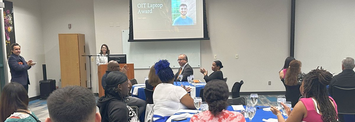 Congratulations to Eric Lopez, @UTSA_ACE program member awarded a @UTSA laptop! Presenting the award certificate was HACU Senior VP of Programs & Operations Lisa Alcorta. HACU is proud to be been part of this this exceptional program supporting first generation students at UTSA.