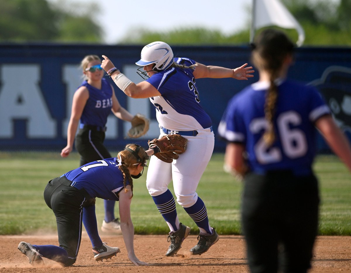 Elizabethtown holds on for a 9-7 win over L-S for a firm grip on second place in L-L League section 2 softball Wednesday afternoon in Lampeter @LancasterSports @LancasterOnline @EASDAthletics @lshspioneers 📷 Gallery lanc.news/4a7psL0
