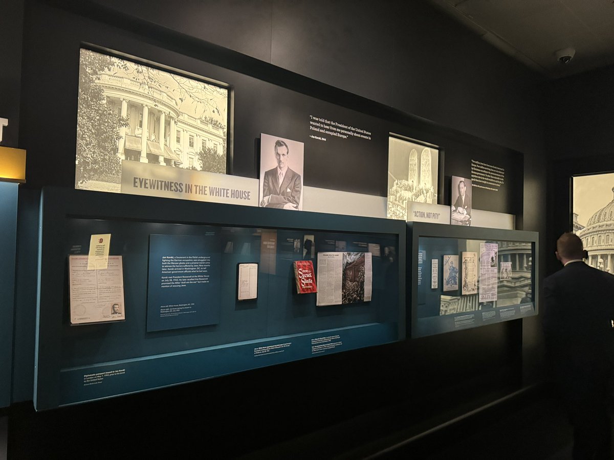 As a Board Member @HolocaustMuseum, I was thankful to welcome a bipartisan group of colleagues for a tour this evening. With #YomHaShoah just days away, a fitting way to honor victims of the #Holocaust & reaffirm, #WeRemember.