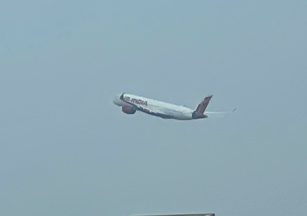 Just saw three @Airbus #A350s take-off from Runway 27R at @BLRAirport as I drove into office. VT-JRH, G-XWBA and VT-JRB. I couldn’t catch a pic of the first one in time, but got the last two. @airindia @British_Airways #avgeek #aviation #Airbus #BLRAirport #A359 #A35K