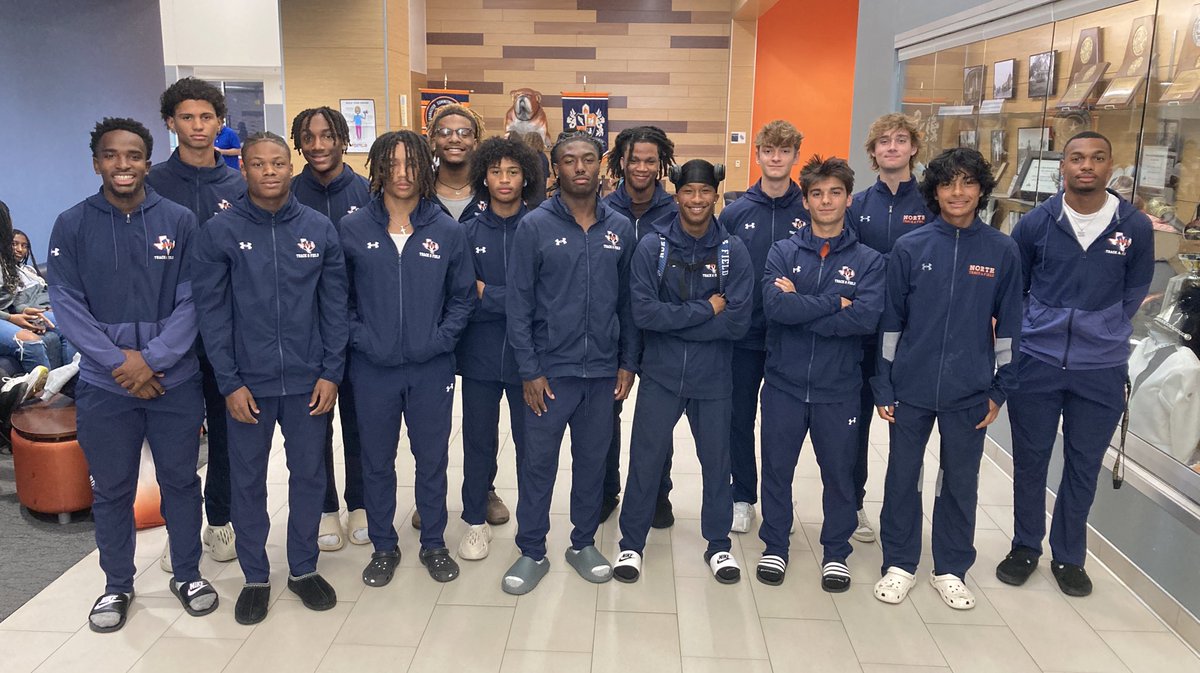 State ready ~ now let’s go have some fun 💙🧡🐶