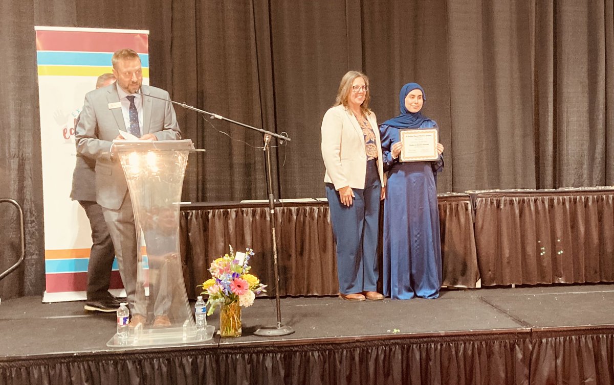 Congratulations to Sara Hanon for her Excellence in Education Award. We are very proud of her and all that she has accomplished! @NorthtownNews @NKCEdFoundation @NKCSchools