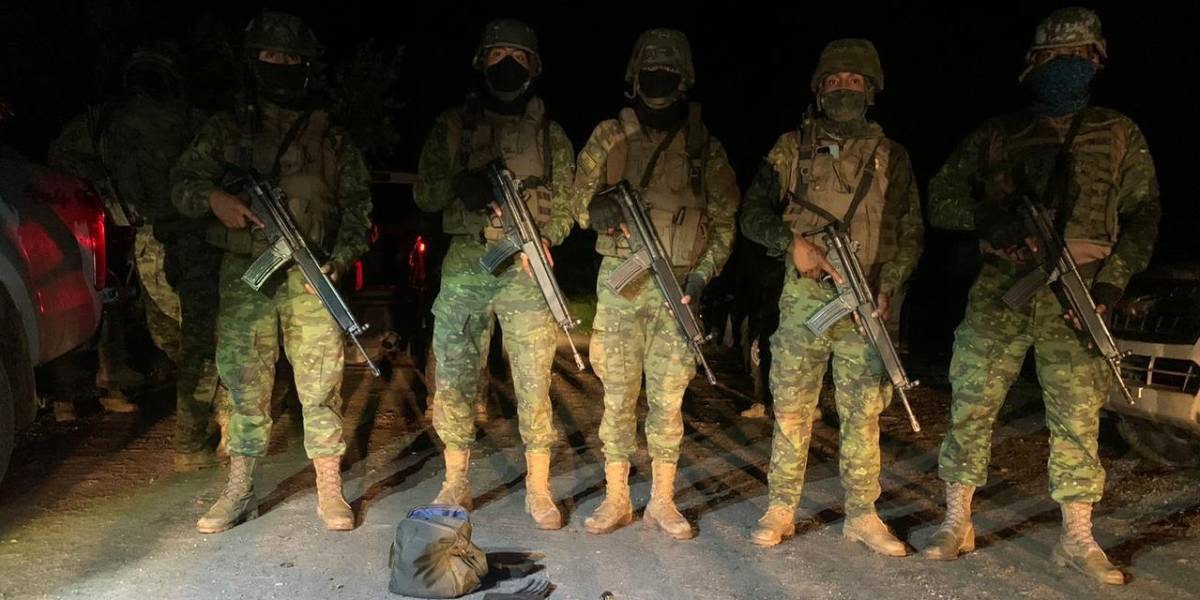 #NACIONALES Este miércoles, 1 de mayo, las Fuerzas Armadas de Ecuador capturaron a 22 supuestos integrantes de la banda terrorista conocida como Los Choneros. La detención ocurrió durante una intervención en campamentos de minería ilegal en la provincia de Orellana. Más