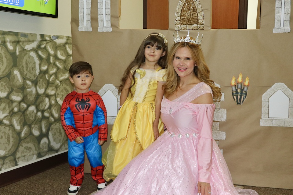 Arlington ISD’s early childhood learning team engaged with little learners at the Once Upon a Time fairytale-themed event in April. Escorted by parents, three-, four- and five-year-olds were invited to bring their imagination and love for stories. ➡️: aisd.net/district-news/….