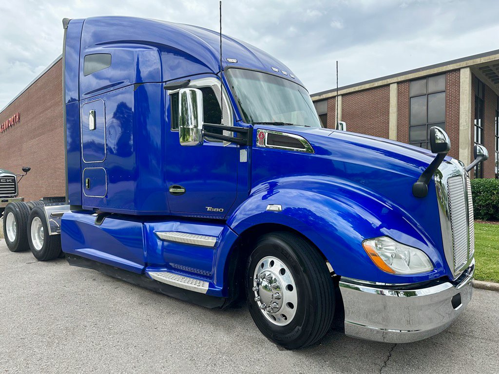 Check out this 2021 #Kenworth T680! Equipped with a Cummins X15 engine, 13 speed transmission & 76 inch raised roof sleeper. Find more truck details here >> bit.ly/4dnrolg