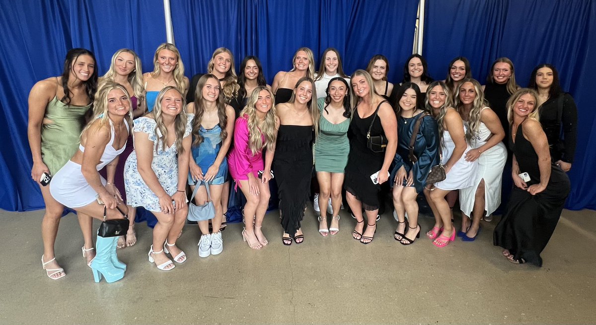 Had an incredible night getting dressed up and celebrating all our accomplishments at the Billy’s!! #GoJays