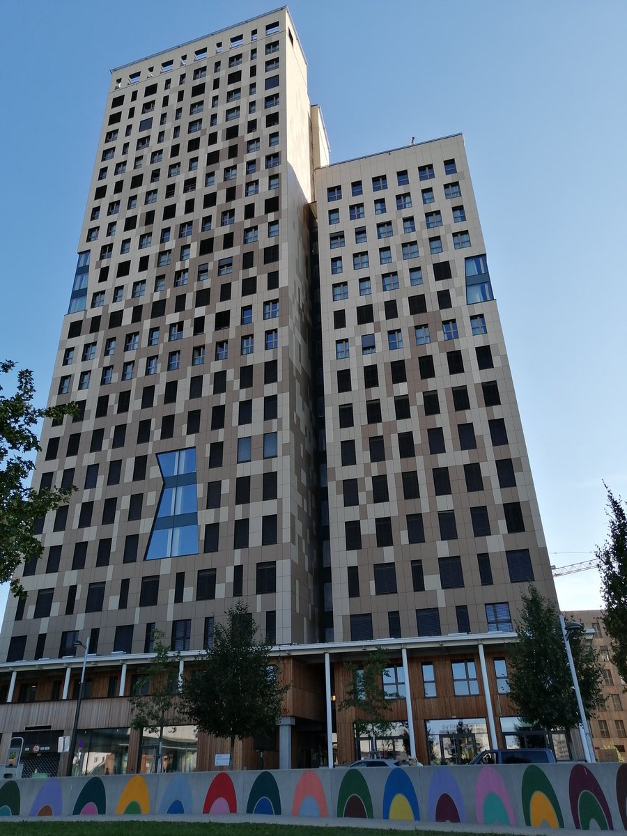 @sebastian_gray Tengo entendido que este edificio de madera en Seestadt, Viena, es el más alto: