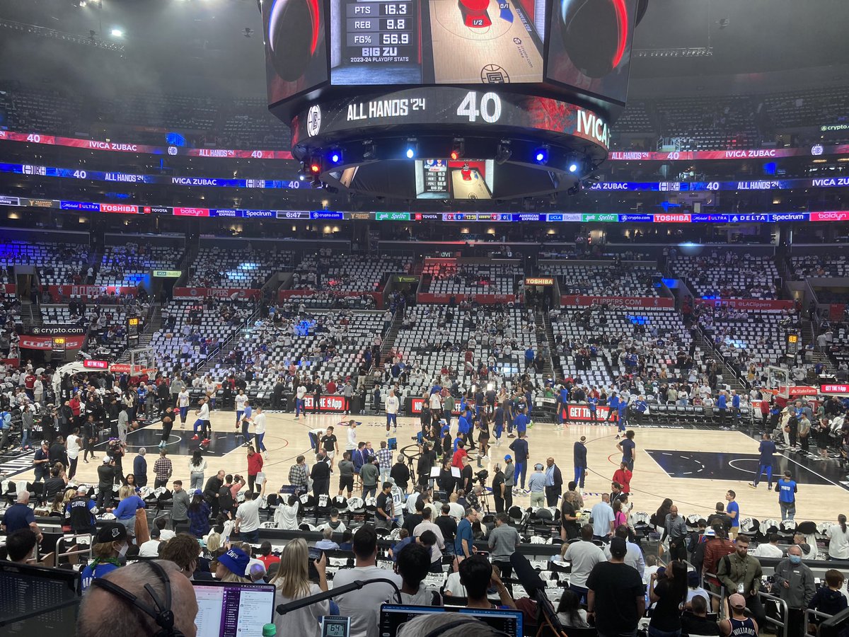 The view from the announcers’ section of press row at The Crypt as Game 5 of Mavericks/Clippers draws near. I’ll be on the radio call alongside @coopmavs on @LoneStar925 tonight. Some pregame reading from a radio romantic: marcstein.substack.com/p/tales-from-a…