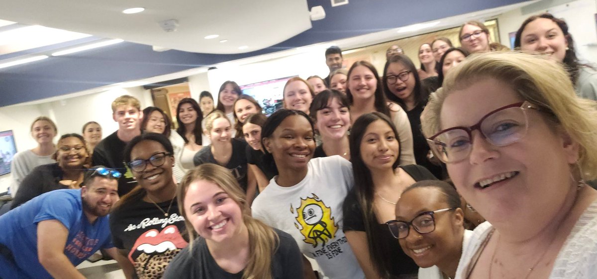Carla Erdey, APR (@carlaerdey) on Twitter photo That's a wrap on J453: Crisis Communication <a href="/MediaAtIllinois/">Media at Illinois</a>. Huge thanks to guest speakers this semester <a href="/AndreaDarlas/">Andrea Darlas</a> - Illinois @maggiehuynh -Chicago PD, Lisa McComb -Dairy Management, Shani George -CNN, <a href="/rodell/">Rodell Mollineau</a> Mollineau -Rokk Solutions & <a href="/RjKaufman/">Rick J. Kaufman, APR ☮️</a> -Bloomington Schools That's a wrap on J453: Crisis Communication <a href="/MediaAtIllinois/">Media at Illinois</a>. Huge thanks to guest speakers this semester <a href="/AndreaDarlas/">Andrea Darlas</a> - Illinois @maggiehuynh -Chicago PD, Lisa McComb -Dairy Management, Shani George -CNN, <a href="/rodell/">Rodell Mollineau</a> Mollineau -Rokk Solutions & <a href="/RjKaufman/">Rick J. Kaufman, APR ☮️</a> -Bloomington Schools