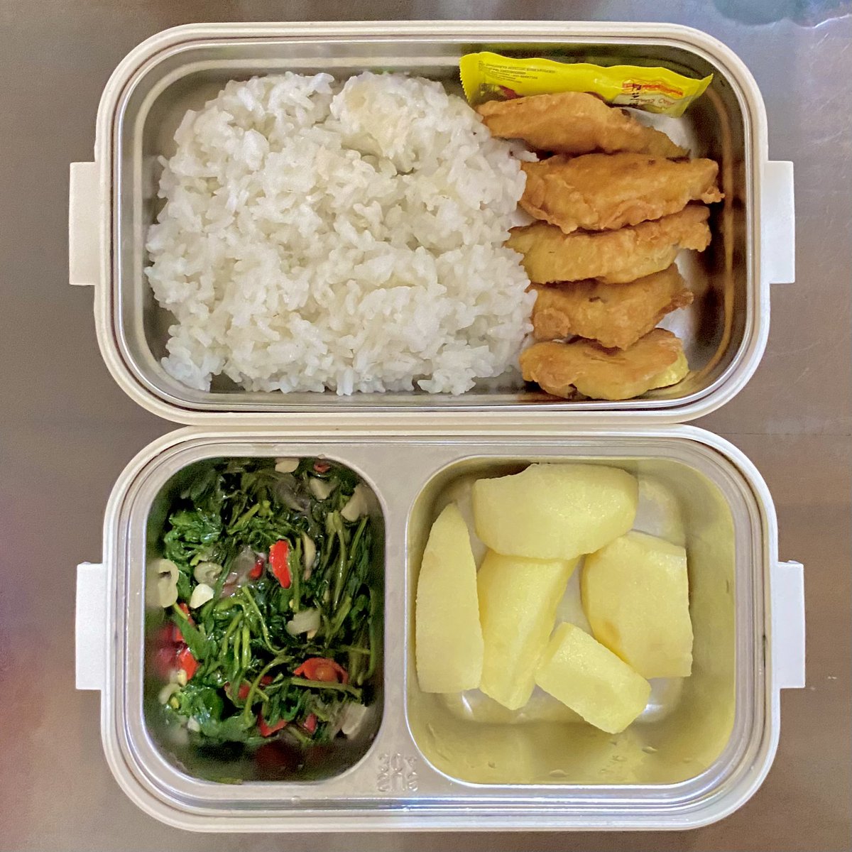 Bucin_Oppaa's tweet image. Menu bekal kantor hari ini ~
🥗 Tumis Kangkung
🫔 Tahu Goreng
🍐 Buah Pear
🍚 Nasi

Cooked by Me👩🏻‍🍳
#bekalkantor
#menubekal
#masak