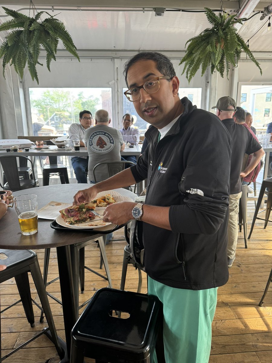 @deslilo @MuhammadKhanMD @NASPGHAN @RSanchez490MD He was caught eating pizza w knife and fork an hour before the webinar at happy hour, but @MuhammadKhanMD fully redeemed himself w his excellent use of short videos integrated into slides. 💯