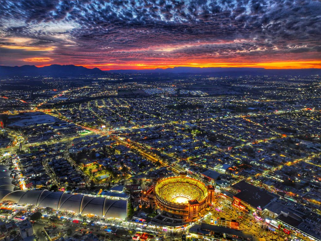 El atardecer de la Feria más importante de México, la #FNSM2024

#EstadoVideovigilado