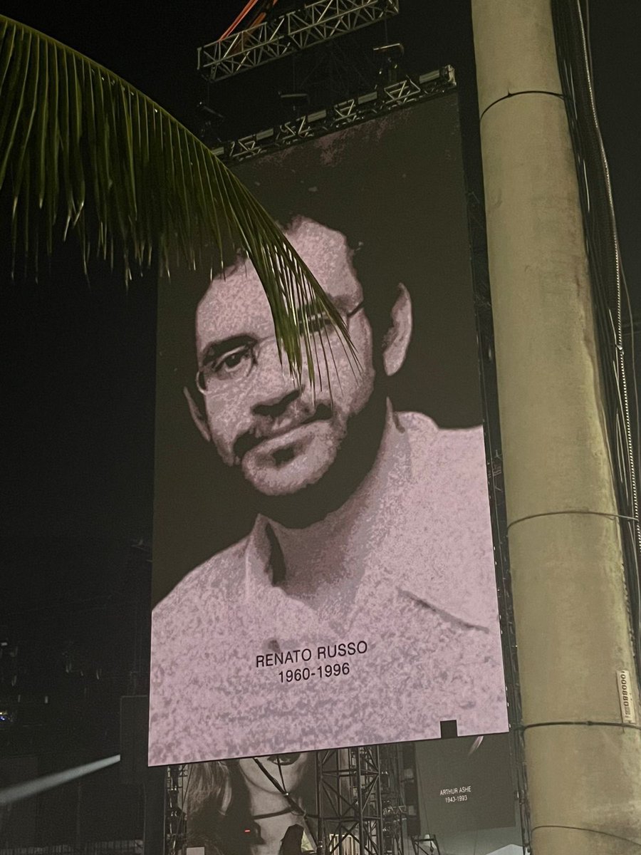 Renato Russo será um dos homenageados no memorial de vítimas da AIDS na performance de “Live to Tell” na 'The Celebration Tour'.