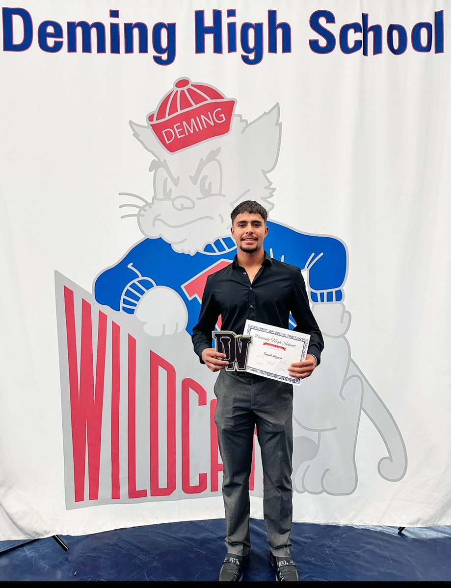 33_zayaaa's tweet photo. a weapon on and off the field 
2023-24 merit &amp; academic awards 
4.13 GPA
@DemingWildcat https://t.co/eYIxTMWCiM
