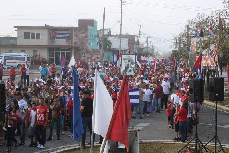 Los desfiles y concentraciones en toda #Cuba🇨🇺 para celebrar el #1Mayo, una demostración de unidad e inquebrantable voluntad de un pueblo por superar sus dificultades y avanzar en el desarrollo de los planes socioeconómicos del país. #PorCubaJuntosCreamos @CubaCentral @DiazCanelB