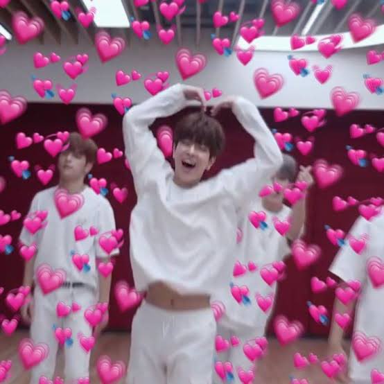 Jonaxxthebest's tweet image. “Pero sinabi mo na best friends lang tayo? Sa meeting.”
“Why? Bawal kang ligawan ng bestfriend mo?”

#JonaxxNJSDKab35