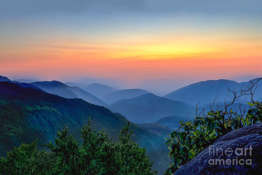 '𝐀 𝐒𝐌𝐎𝐊𝐘 𝐌𝐎𝐔𝐍𝐓𝐀𝐈𝐍𝐒 𝐒𝐔𝐍𝐒𝐄𝐓'... Prints available at buff.ly/4a1LQVW
#SheliaHuntPhotography #Smokies #SmokyMountains #GreatSmokyMountainsNationalPark #GSMNP