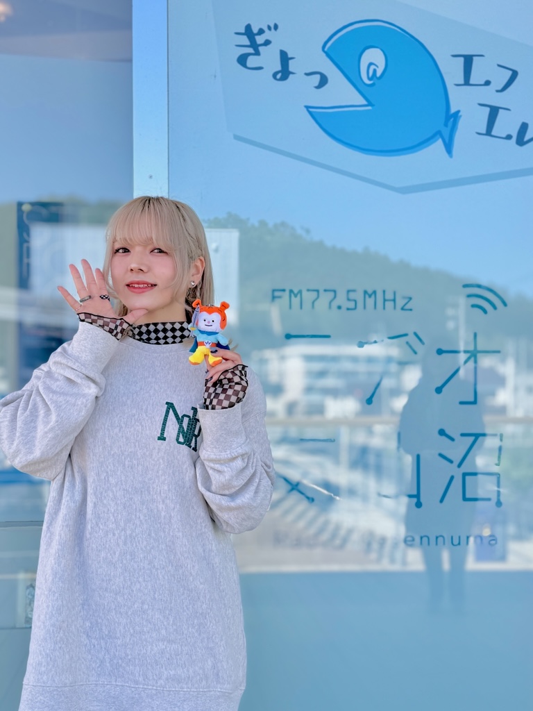 kfm775's tweet image. 【直送！朝一便‼】
昨日、正式に気仙沼市より「みなとけせんぬま大使」に任命された歌手FRAMさんが、本日、スタジオに遊びに来てくださいました😍

#ぎょっと
#FRAM
#みなとけせんぬま大使

宮城県を…そして故郷・気仙沼が大好きなFRAMさん☺️
音楽を通して、そしてその発信力を活かして……