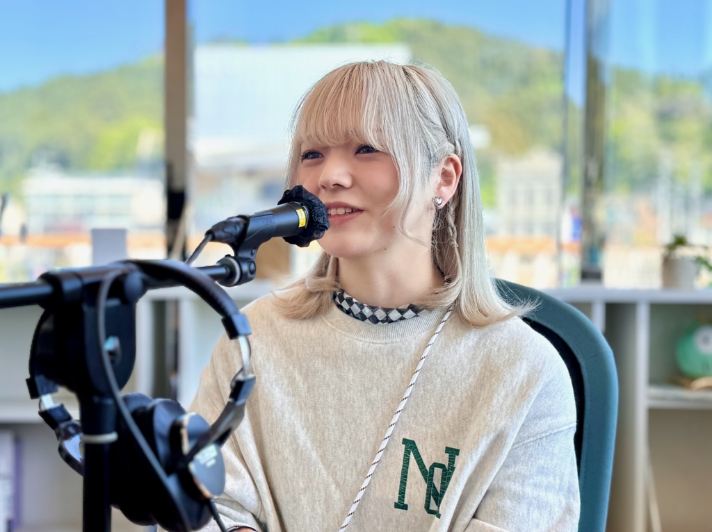 kfm775's tweet image. 【直送！朝一便‼】
昨日、正式に気仙沼市より「みなとけせんぬま大使」に任命された歌手FRAMさんが、本日、スタジオに遊びに来てくださいました😍

#ぎょっと
#FRAM
#みなとけせんぬま大使

宮城県を…そして故郷・気仙沼が大好きなFRAMさん☺️
音楽を通して、そしてその発信力を活かして……