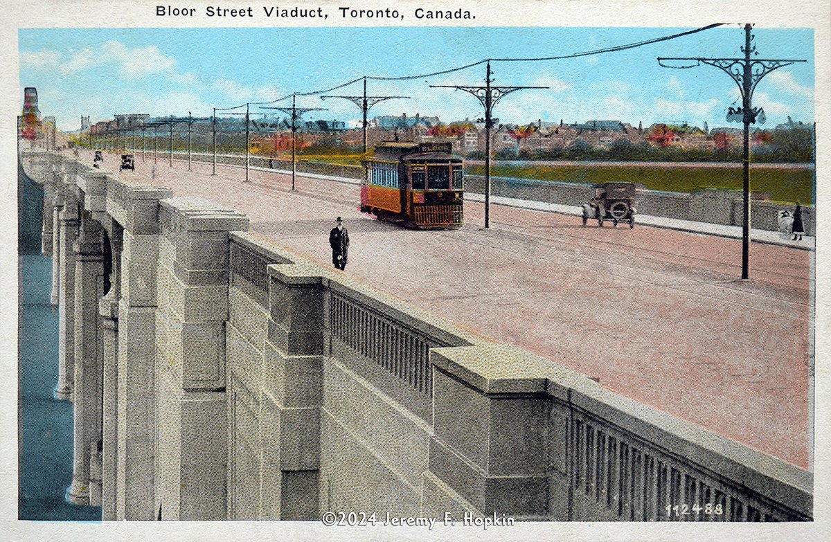Looking west from the east side of the Prince Edward Viaduct, (AKA Bloor Viaduct) Toronto, from a 1918 postcard in my collection.

#postcards #1910s #bloorviaduct #princeedwardviaduct #streetcar #transit #history #tdot #the6ix #torontohistory #toronto #canada #hopkindesign