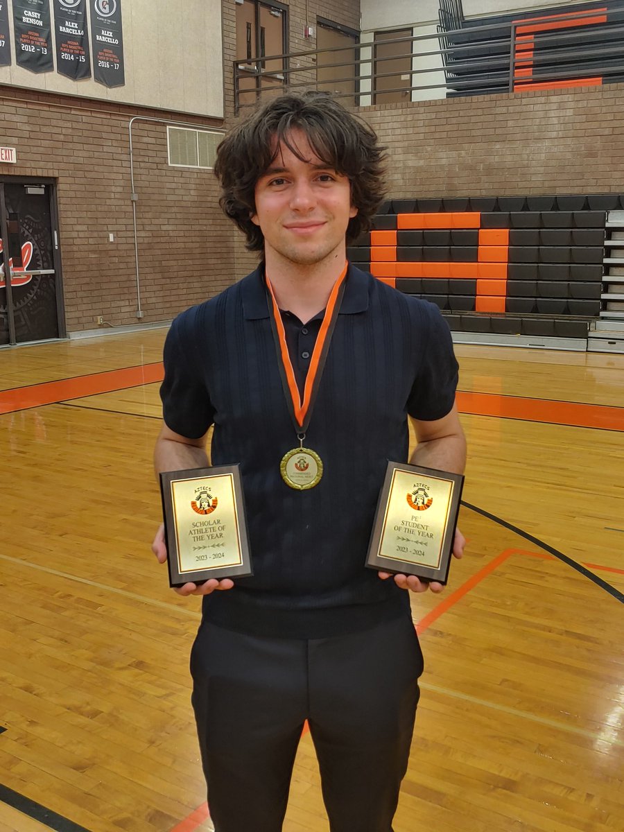 Big night for our guy Mihail Kostadinovski! He brought home a National Merit Award, Male Scholar Athlete of the Year, & Male PE Student of the Year. Proud to have been his coach! @cdsboyshoops #trifecta #bleedorange