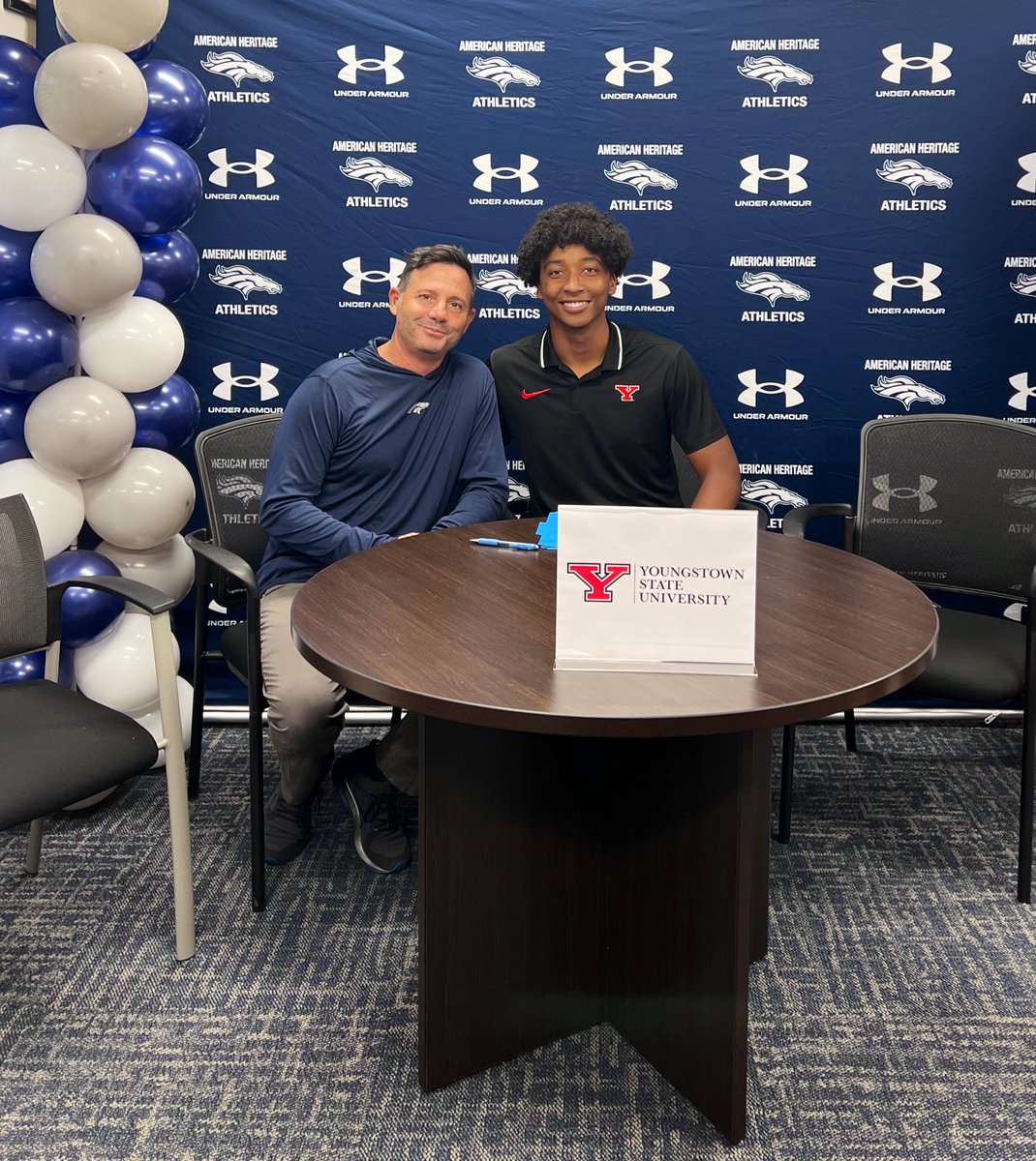 CONGRATULATIONS TO Stallion Michael Manna on signing his #NLI to play football at Youngstown State University! #GoGuins @manna_micheal