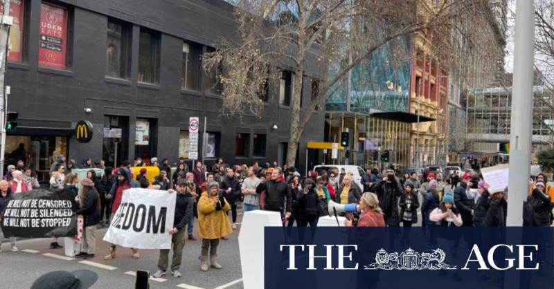Our @NetworkedCities is working with @MAV_1879 on a pilot program to provide local government workers with a deeper understanding of #disinformation's impact – & the skills to assess, counter & build resilience to it. More in today's @TheAge → unimelb.me/3Un2kT4