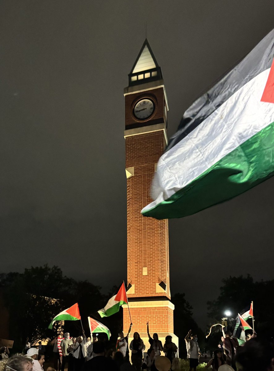 Thank you @SLU_Official for setting the standard for protest response. Tonight was beautiful.